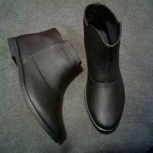 BRAND NEW! Sole Mates Ankle Boots